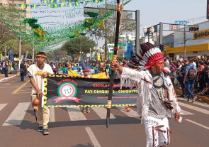 Desfile atrai 25 mil para a Marcelino Pires; veja as imagens