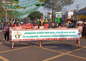 Desfile atrai 25 mil para a Marcelino Pires; veja as imagens
