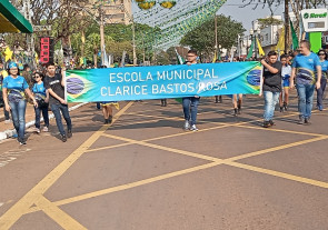 Desfile atrai 25 mil para a Marcelino Pires; veja as imagens