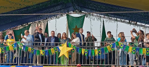 Desfile atrai 25 mil para a Marcelino Pires; veja as imagens