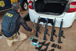 Mato-grossense é preso pela PRF com 5 fuzis e 5 pistolas em MS