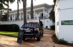 Ex-rei da fronteira volta a morar em mansão, com aval da Justiça