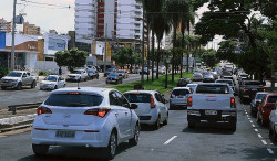 Julho é mês de licenciamento de veículos placas 5 e 6; confira o calendário