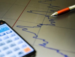 Mercado eleva para 2,96% projeção de expansão da economia