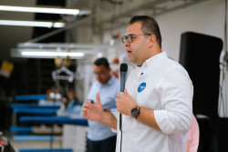 Alan Guedes formaliza no Simted plano para pagar piso de 20 horas aos professores