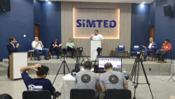 Rádio Grande FM faz debate com cinco candidatos a prefeito nesta terça