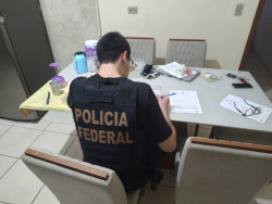 Operação da Polícia Federal desmonta contrabando de cigarros eletrônicos.
