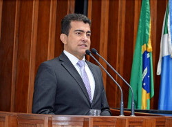 Marçal apoia projeto que considera essenciais atividades de beleza em MS