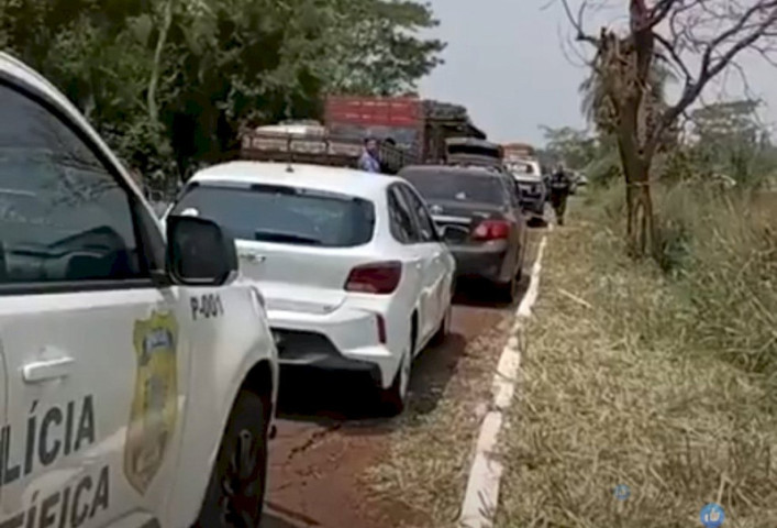 Corpo do motociclista foi encontrado por volta de 11h de hoje (Foto: MS News)