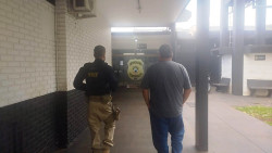 Motorista de Hilux que bateu em Palio e fugiu é autuado em flagrante