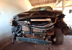 Motorista de Hilux que bateu em Palio e fugiu é autuado em flagrante