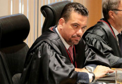 Desembargador virou alvo por compra de carros de luxo, jet ski e omissão no imposto de renda