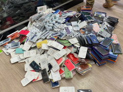 Polícia faz operação contra pirataria em rede de revenda de celulares e acessórios