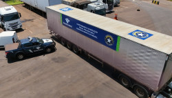 Comboio de 14 carretas leva cigarro paraguaio de MS para destruição no PR