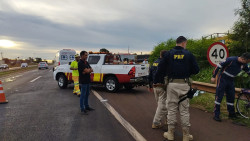 Mulher morre atropelada ao atravessar rodovia de bicicleta