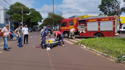 Homem é atingido por Saveiro ao tentar cruzar avenida e fica em estado grave