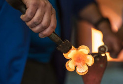 Lei define 21 de junho como Dia Nacional do Artista Vidreiro