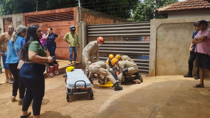 Jovem em moto fica em estado grave após bater em caminhonete em Dourados