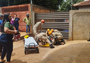 Jovem em moto fica em estado grave após bater em caminhonete em Dourados