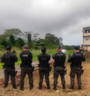 Presídio recebe reforço e placas de metal para isolamento da área após muro cair