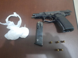 Mulher chama polícia em bilhete para a vizinha e autores de ameaça são presos na fronteira