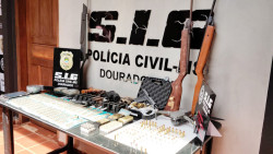 Polícia apreende arsenal em casa de suspeito de mandar executar pecuarista em MS