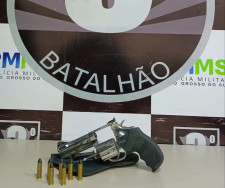 Homem é preso por violência doméstica e porte ilegal de arma em Dourados