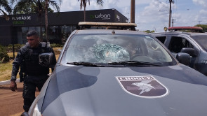 Confronto tem 5 policiais feridos, além de indígenas, e 10 viaturas danificadas