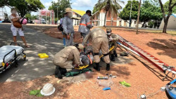 Trabalhador cai de 7 metros de altura enquanto fazia manutenção em poste