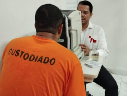 Internos de presídio recebem mutirão de saúde ocular