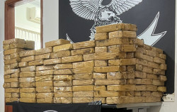 Tio e sobrinho são surpreendidos descarregando R$ 3 milhões em cocaína