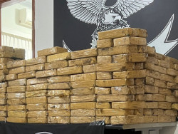 Tio e sobrinho são surpreendidos descarregando R$ 3 milhões em cocaína