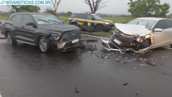 Colisão frontal na BR-376 deixa jornalistas de Dourados e esposas feridas