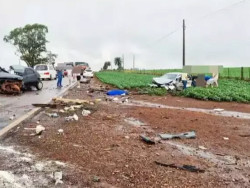Acidente entre três carros na MS-386 mata uma pessoa e deixa quatro feridos
