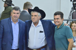 Em noite de posse, Gino recebe Riedel e defende direito de propriedade