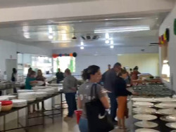 Feira de louças amplia opções de presentes natalinos em Dourados