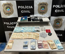 Polícia encontra R$ 35 mil em dinheiro vivo em ponto de venda de drogas