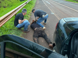 Bando que planejava arrastão para roubar caminhonetes é preso na madrugada