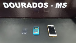 Funcionária de loja e chocolate é presa por usar máquina própria para receber de clientes