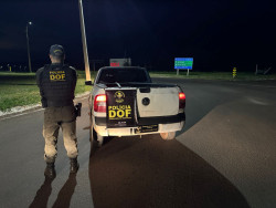 DOF recupera carro roubado no estado de Goiás próximo à fronteira