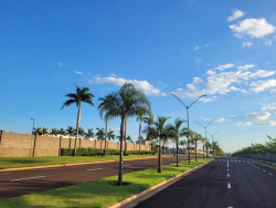 Terça-feira de sol com muitas nuvens durante o dia em Dourados