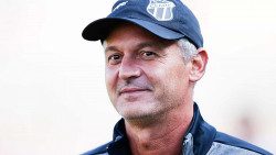 'Pedido para parar o futebol é de pai de família, nunca foi político', diz Lisca