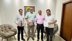 Alan Guedes apresenta relatório de transição ao bispo Dom Henrique