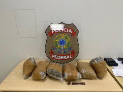 Mulher de 21 anos é presa pela Polícia Federal com drogas em Corumbá