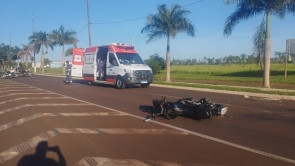 Rapaz tem perna esmagada ao colidir na lateral de ônibus na Marcelino Pires