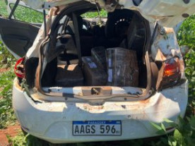 Homem é preso após capotar carro com 300 quilos de maconha