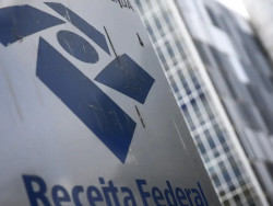 Receita Federal alerta para golpes com taxa falsa sobre Pix