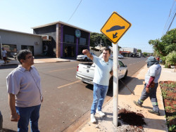 Moradores reclamam e prefeitura sinaliza cruzamento perigoso no Flórida II