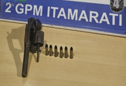 Polícia Militar prende homem por porte ilegal de arma