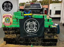 Dupla é presa pela PF com mais de meia tonelada de maconha no Rio Paraná